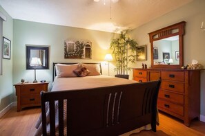 Cottage, Multiple Beds, Fireplace, Garden View (Petie's Cottage) | 1 bedroom, free WiFi - Cole's Bay Vacation Retreat Petie's Cottage (Sidney)