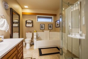 Cottage, Multiple Beds, Fireplace, Garden View (Petie's Cottage) | Bathroom - Cole's Bay Vacation Retreat Petie's Cottage (Sidney)