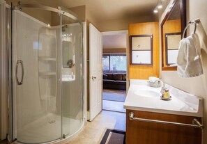 Cottage, Multiple Beds, Fireplace, Garden View (Petie's Cottage) | Bathroom - Cole's Bay Vacation Retreat Petie's Cottage (Sidney)