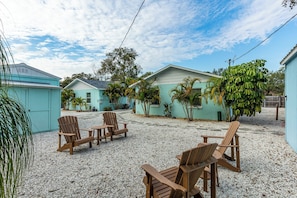 Terrace/patio - Cute 2BR/1BA Gem near Beaches, Bikes, Bars, Bayous (Tarpon Springs)