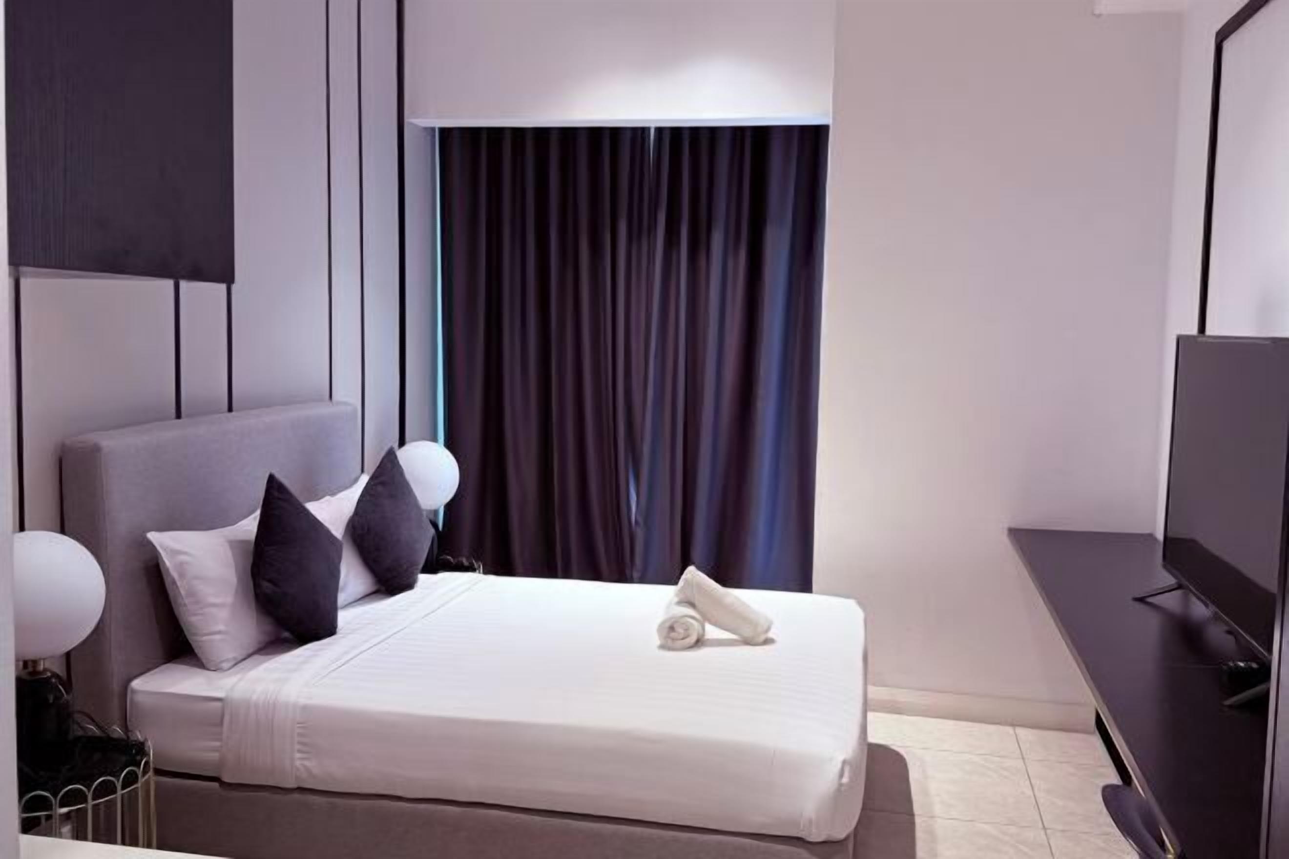 Zimmersafe, Schreibtisch, schallisolierte Zimmer, Bügeleisen/Bügelbrett