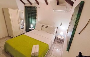 1 slaapkamer, een strijkplank/strijkijzer, gratis wifi, beddengoed