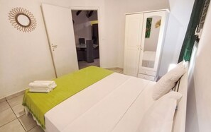 1 chambre, fer et planche à repasser, Wi-Fi gratuit, draps fournis