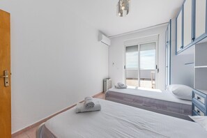 3 bedrooms, iron/ironing board, WiFi, bed sheets - The Promenade Seaview by PS (Durrës)