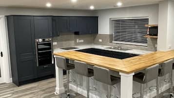 House | Private kitchen | Fridge, microwave, oven, stovetop