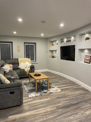 Living area - Spacious 5Br Home - Country View - Close to Galway (Tuam)