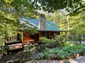 Exterior - Crickett Lane - 8 Stall Horse Barn (Oneida)