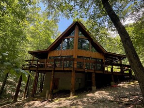 Exterior - Crickett Lane - 8 Stall Horse Barn (Oneida)