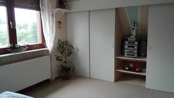Iron/ironing board, WiFi, bed sheets