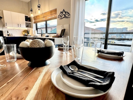Dining. Urban Overlook | Balcony Views Near Coolidge