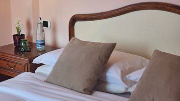 In-room safe, desk, free WiFi
