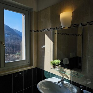 Bathroom - Hotel Funicolare (Alta Valle Intelvi)