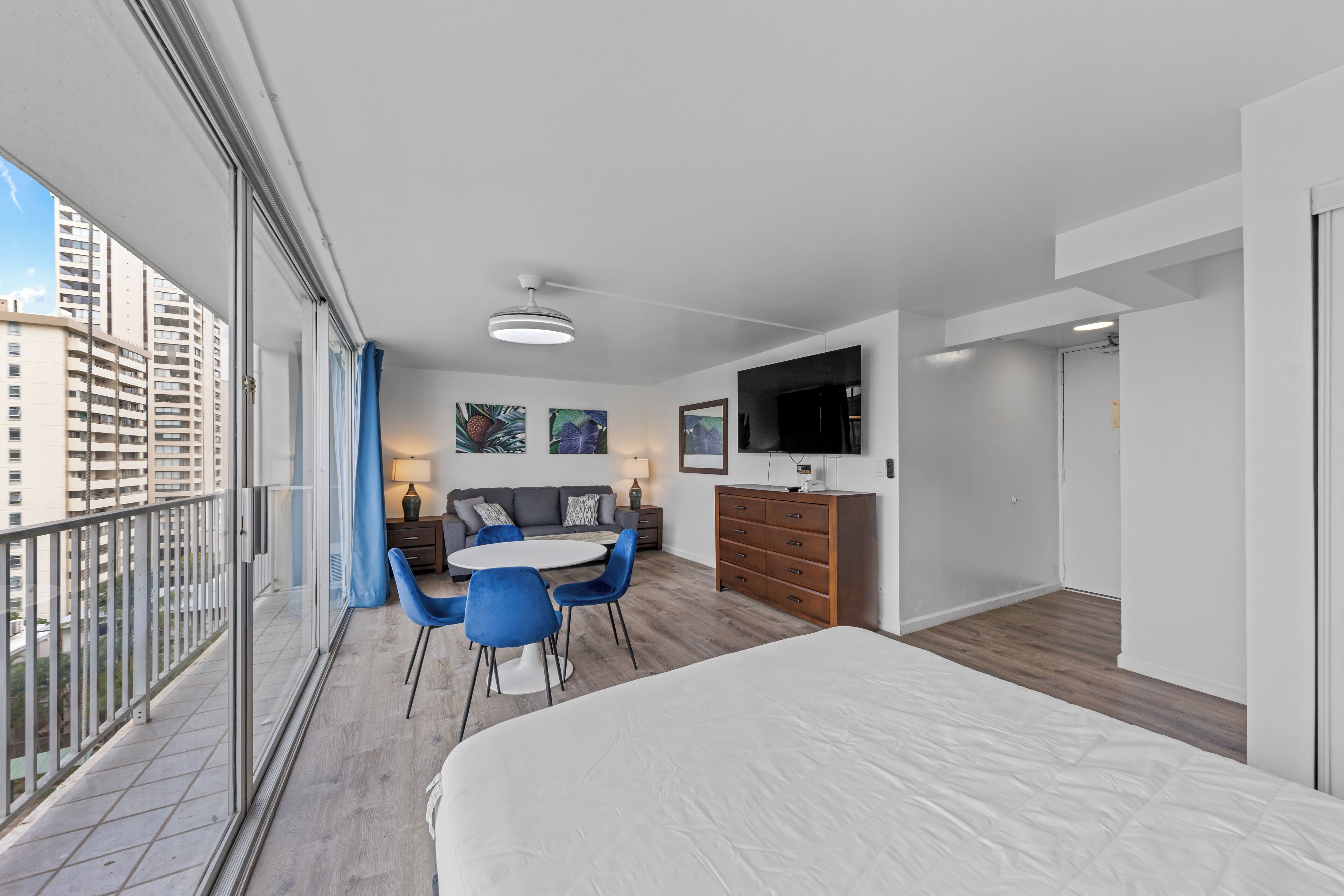 Iron/ironing board, WiFi, bed sheets