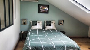 1 bedroom, iron/ironing board, travel cot, free WiFi