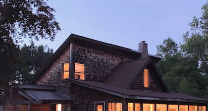 Rustic retreat on 40 acres near Thompsonville with 2bdr, AC, Wifi. Sleeps 6