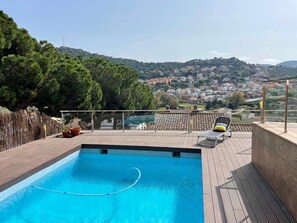 Sesongbasert utendørsbasseng