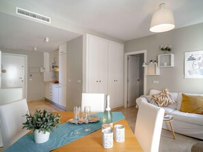 บ้านพัก, 2 ห้องนอน, ระเบียง | ภายใน