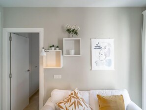 บ้านพัก, 2 ห้องนอน, ระเบียง | บริเวณนั่งเล่น