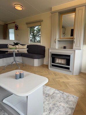 Interior - Mid Devon! Exeter / Dartmoor / Exmoor and all the adventures you can imagine. (Lapford)