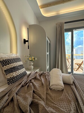 Double Room, 1 Queen Bed, Non Smoking, Balcony | Premium bedding, down comforters, memory foam beds, minibar - Marjay (Paros)