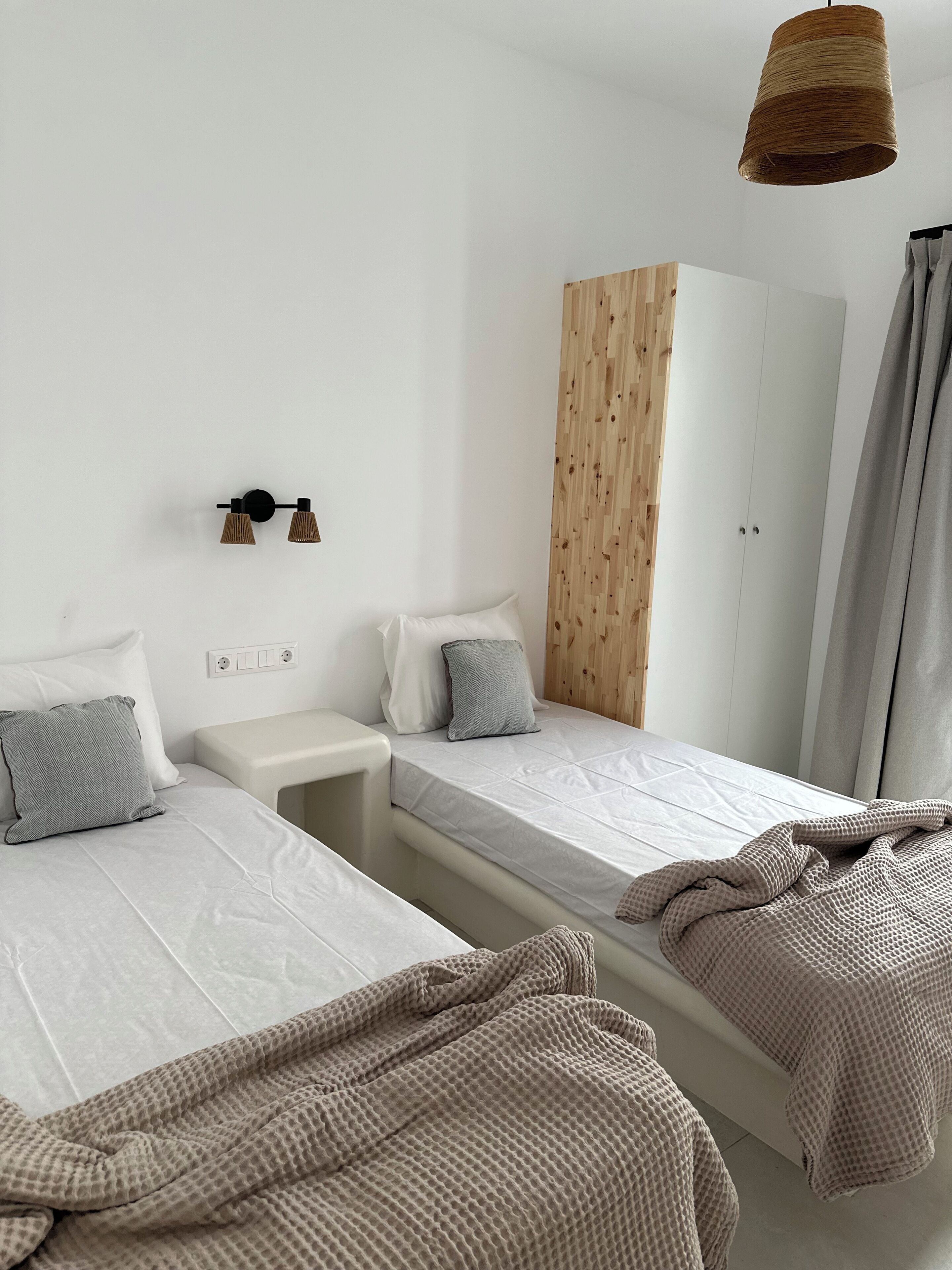 基础客房, 2 张单人床, 阳台 | 高档床上用品、羽绒被、记忆海绵床垫、迷你吧