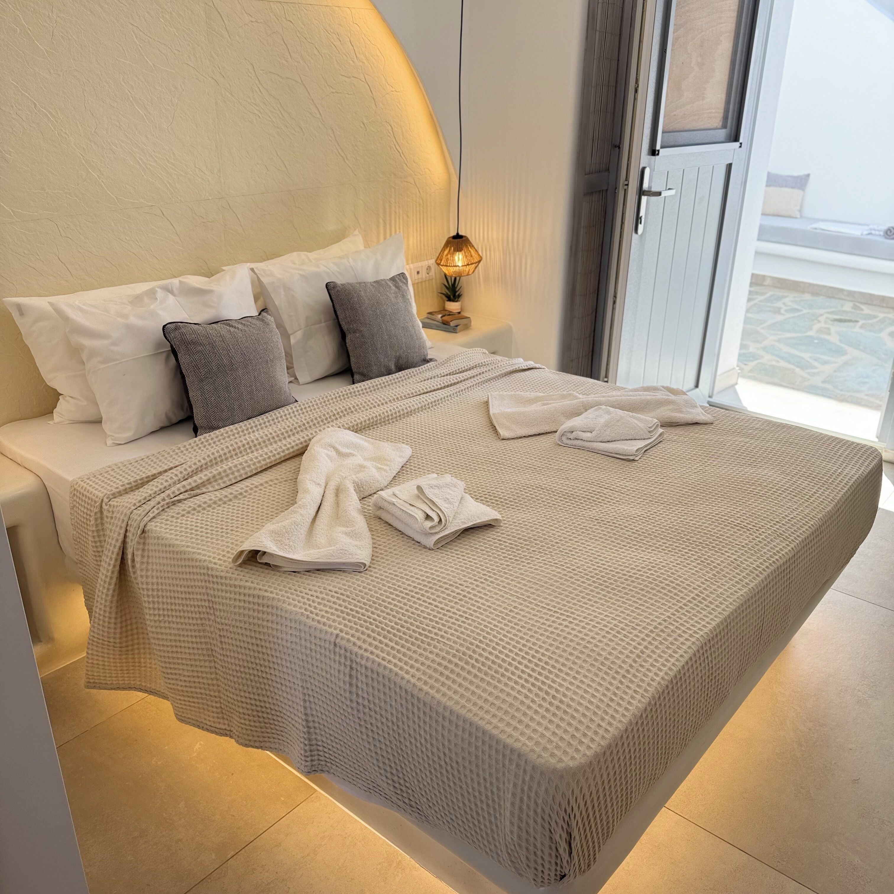 Superior Studio, 1 Bedroom, Kitchenette, Garden Area | Premium bedding, down comforters, memory foam beds, minibar