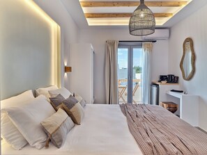 Double Room, 1 Queen Bed, Non Smoking, Partial Sea View | Premium bedding, down duvets, memory-foam beds, minibar - Marjay (Paros)