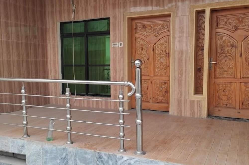 7 Cs Guest House