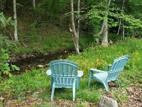 RedBud Manor a charming 2-bedroom house 10 miles from marvelous Damascus