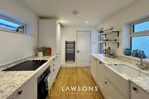Fridge, stovetop