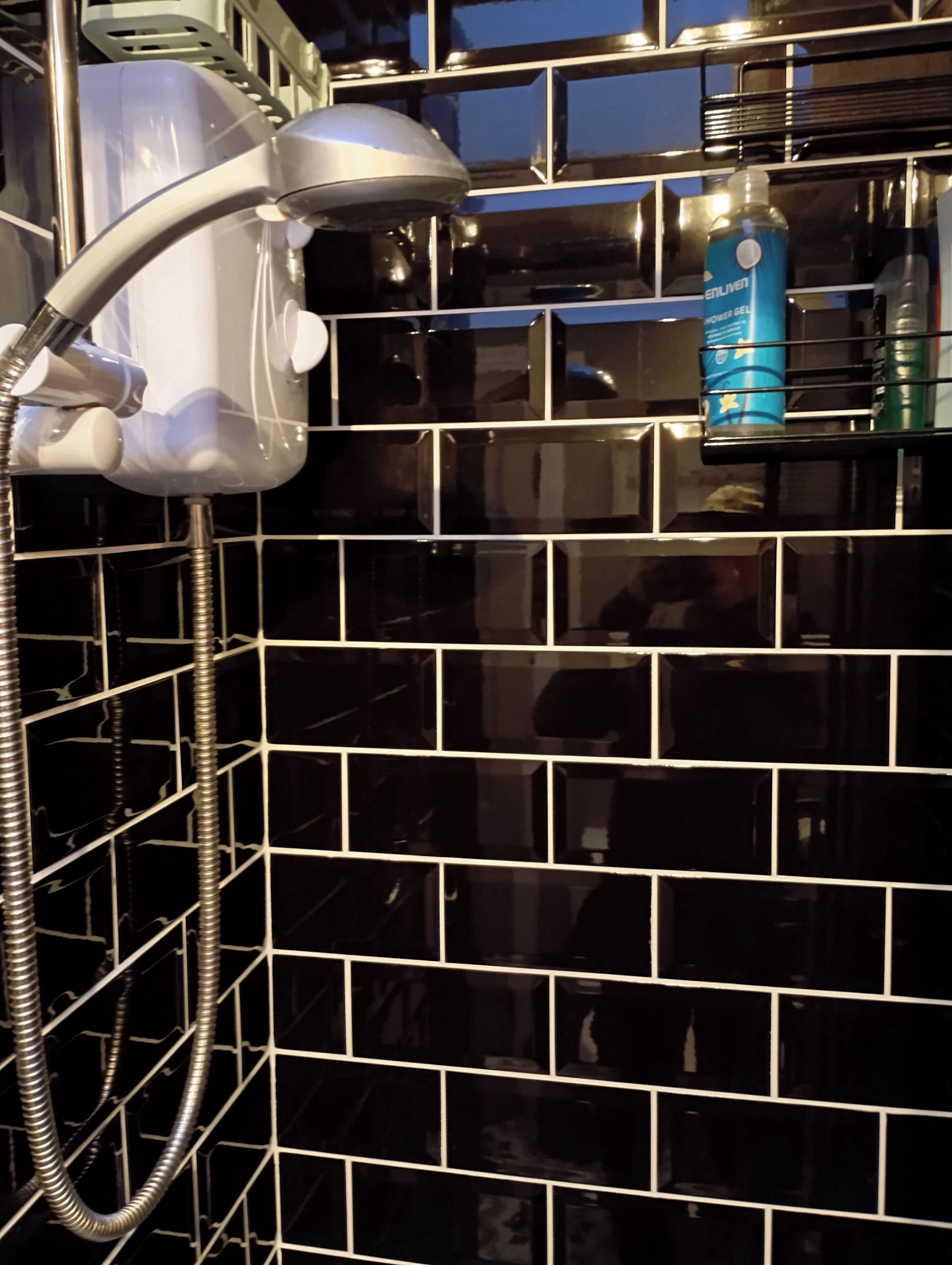 Cottage | Bathroom | Shower, hair dryer, towels