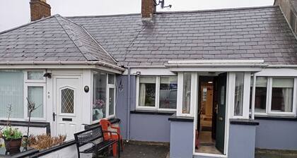 Cosy Cottage- Sleeps 4, Free Parking & Golf Nearby