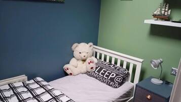 Cottage | 3 bedrooms, iron/ironing board, bed sheets