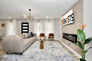 Living area - Houston/Oak's Haven/77018/Corporate Stays 30+ Days (Houston)