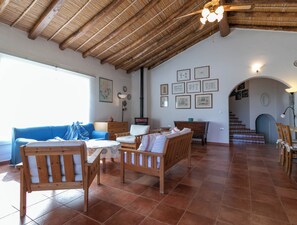 TV - Villa Clara - Three Bedroom Villa, Sleeps 6 (Tertenia)