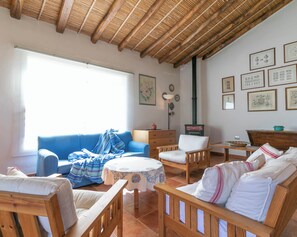 TV - Villa Clara - Three Bedroom Villa, Sleeps 6 (Tertenia)