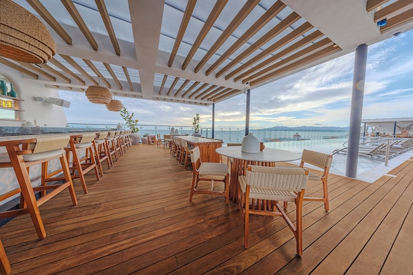 Poolside bar