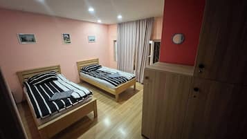 9 bedrooms, iron/ironing board, WiFi, bed sheets