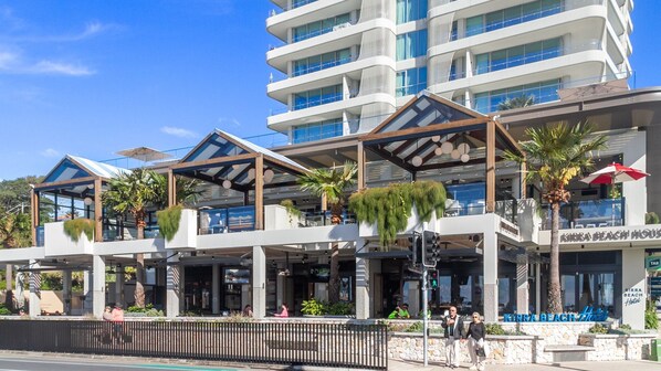 Exterior - Sol 803 - Coolangatta Kirra Luxury - Linen Provided - Min. 3 Nights (Coolangatta)
