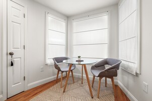 舒适开间套房 | 起居区