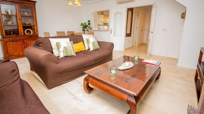 TV - Villas del Golf townhouse 27 (Manilva)