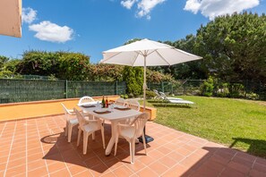 Outdoor dining - Villas del Golf townhouse 27 (Manilva)