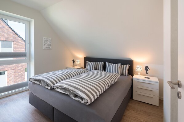 3 Schlafzimmer, Reisekinderbett, kostenloses WLAN, Bettwäsche