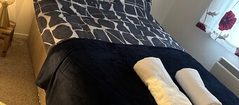 1br-sleeps2-parking-quietstay-citycentre