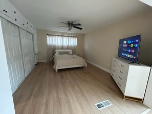 3 habitaciones, tabla de planchar con plancha, wifi y ropa de cama 