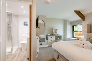 3 slaapkamers, een strijkplank/strijkijzer, reisbedje, gratis wifi