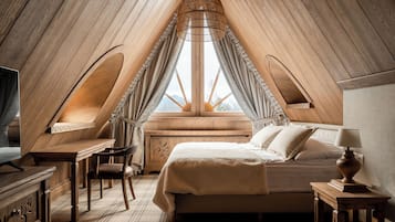 In-room safe, free WiFi, bed sheets