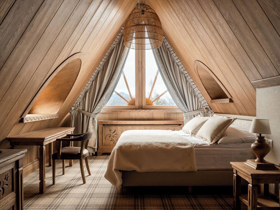 In-room safe, free WiFi, bed sheets