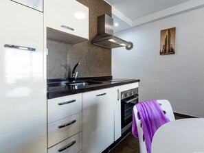 Réfrigérateur, micro-ondes, four, cafetière/bouilloire