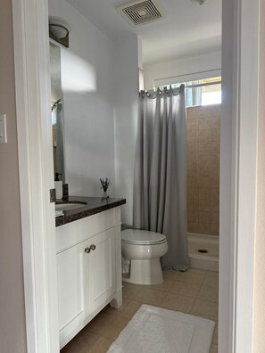 Towels, soap, toilet paper - Resort Living in beautiful Ko Olina Hillside Villas! (Kapolei)